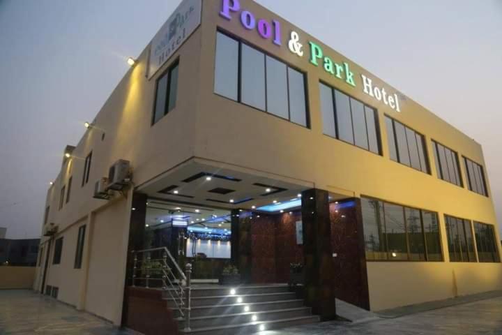 Pool & Park Resorts Lahore Bagian luar foto